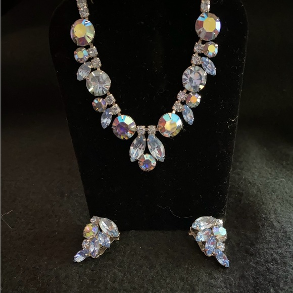 WEISS NECKLACE/ EARRINGS
